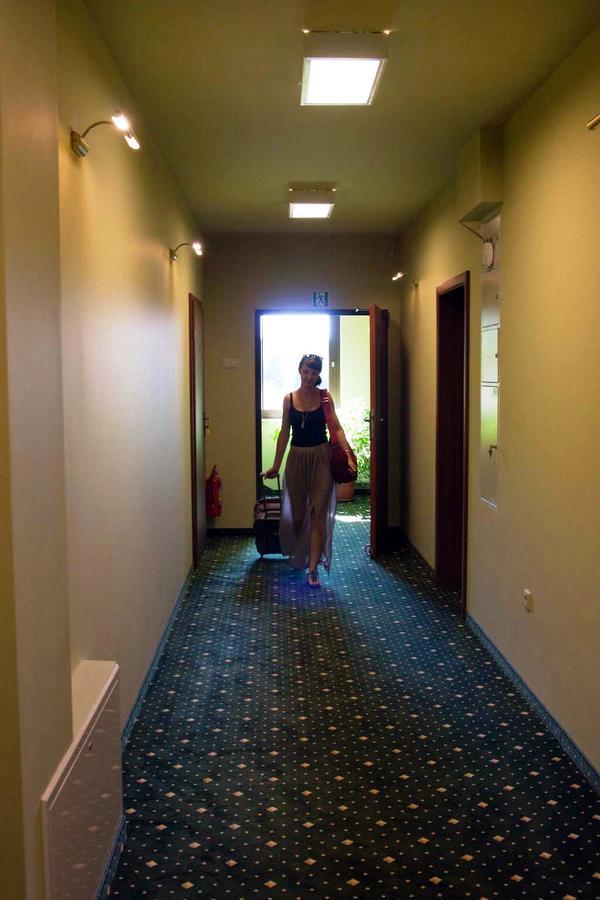 Hotel Kochanow Bagian luar foto