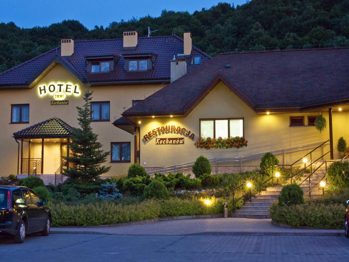 Hotel Kochanow Bagian luar foto