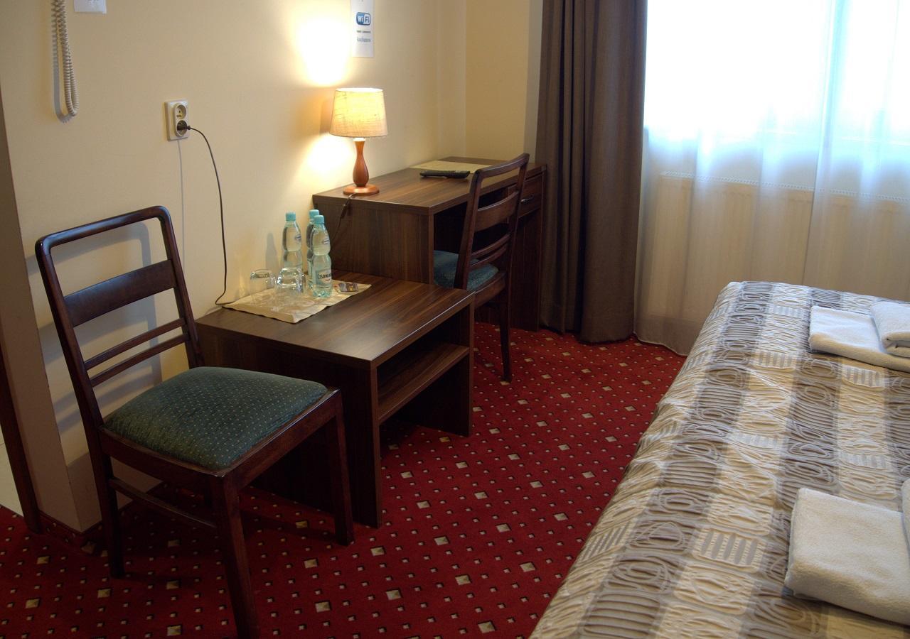 Hotel Kochanow Bagian luar foto