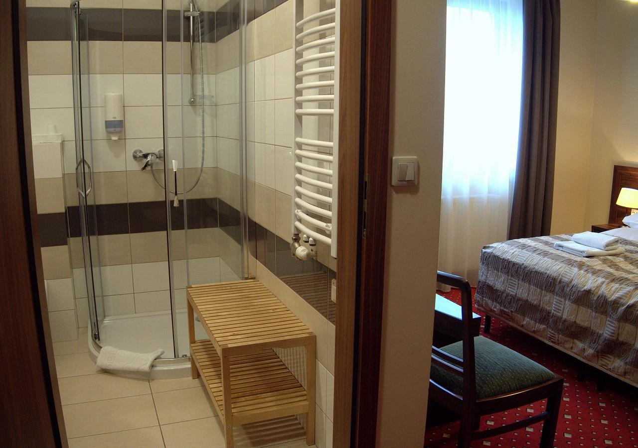 Hotel Kochanow Bagian luar foto